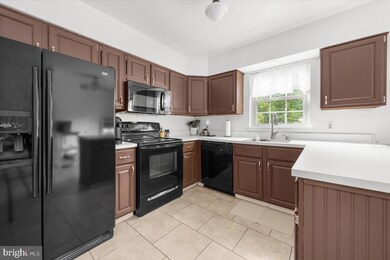 1161 Maple Glen Cir, Pottstown, PA 19464 - photo 3