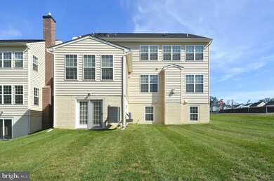 22910 Glacier Lily Dr, Clarksburg, MD 20871 - photo 2