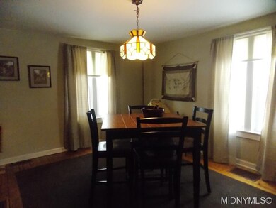 diningroom w- hardwoods