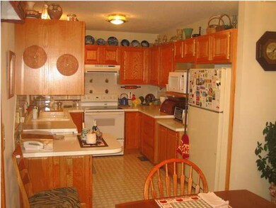 Kitchen, appliances stay