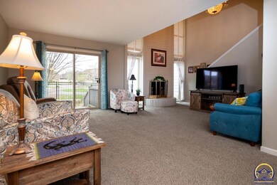 98 SW Pepper Tree Ln, Topeka, KS 66611 - photo 3