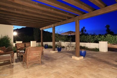 Night-Courtyard2