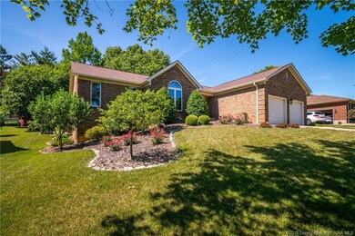 4706 Wolford Dr, Floyds Knobs, IN 47119 - photo 2