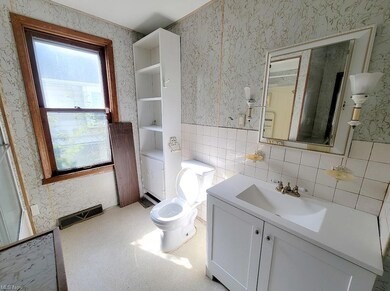 Bathroom 1st floor off main bedroom