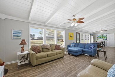 1321 Jenkins St, Rockport, TX 78382 - photo 3