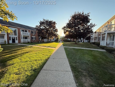 2445 Torquay Ave unit 209, Royal Oak, MI 48073 - photo 3