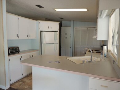 32422 Oak Park Dr. Leesburg, FL 34748-Kitchen
