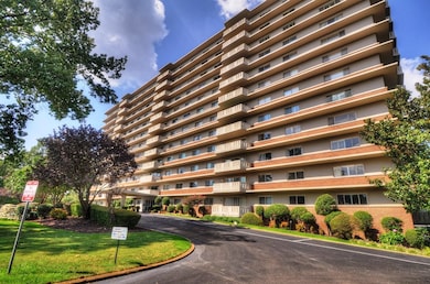 Parkway House unit 1106, Memphis, TN 38112 - photo 2