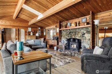 898 E Meadowood Ln, Freeland, WA 98249 - photo 2