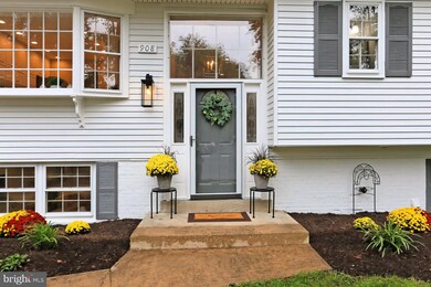 908 Shady Dr SE, Vienna, VA 22180 - photo 5