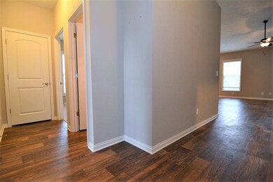 Split bedroom floor plan.