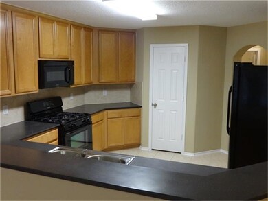 2723 Lost Maples Dr, Pearland, TX 77584 - photo 2