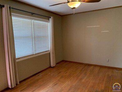 3129 SW Grand Ct, Topeka, KS 66614 - photo 2