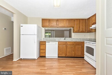 19601 Twinflower Cir, Germantown, MD 20876 - photo 3