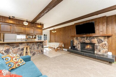 04-Living Room 20200529-DW-0272