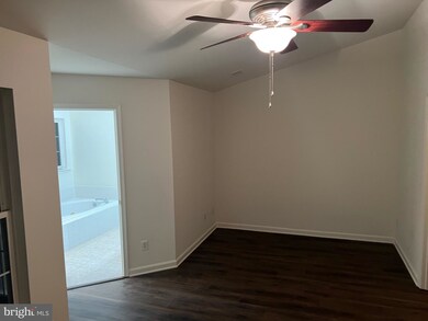 2548 Banshire Dr, Herndon, VA 20171 - photo 6