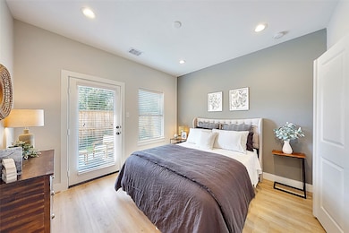 315 Thornton Rd unit D, Houston, TX 77018 - photo 4