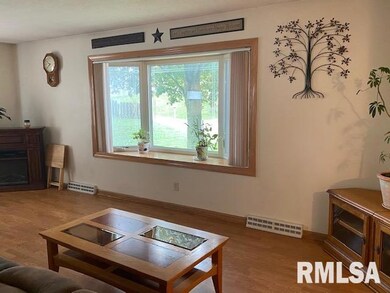 2504 W 45th St, Davenport, IA 52806 - photo 4