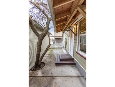 409 Laughlin St, the Dalles, OR 97058 - photo 7