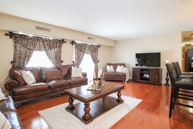 1415 E Central Rd unit 219C, Arlington Heights, IL 60005 - photo 3