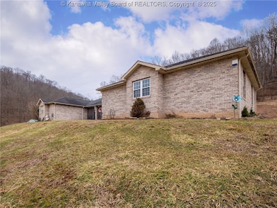 634 Hitch N Go Ln, Elkview, WV 25071 - photo 3