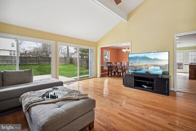 9469 Copenhaver Dr, Potomac, MD 20854 - photo 4