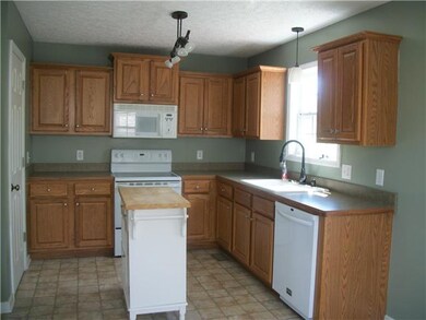 KITCHEN WIH PANTRY AND ALL APPLIANCES REMAIN