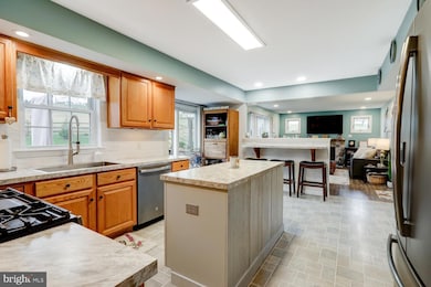 4 Crestview Dr, Reading, PA 19608 - photo 4