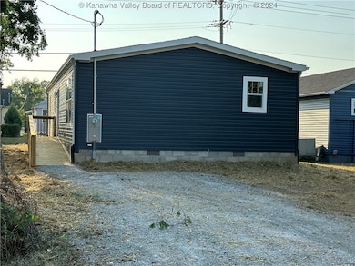 2324 Lincoln Ave, Point Pleasant, WV 25550 - photo 4