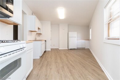 3905 Woodbine Ave unit Up, Cleveland, OH 44113 - photo 5