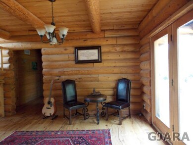 Dining room opens to the back deck for entertainin