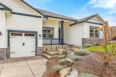 1300 Crestmont Pl, Eagle Point, OR 97524