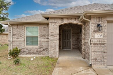 1308 S Clements St, Gainesville, TX 76240 - photo 3