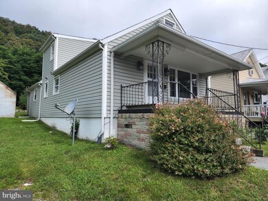 257 N Washington St, Berkeley Springs, WV 25411 - photo 6