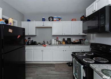 1427 W 4th St, Davenport, IA 52802 - photo 7