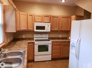 419 E 2nd St S, Newton, IA 50208 - photo 6