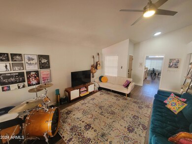 1028 E Sunburst Ln, Tempe, AZ 85284 - photo 6