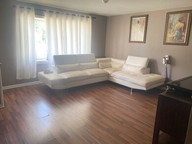 77 Wren Rd, Carpentersville, IL 60110 - photo 3