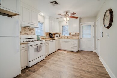 610 N Milam St, Fredericksburg, TX 78624 - photo 7