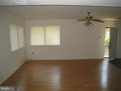 10687 Oak Thrush Ct, Burke, VA 22015 - photo 4