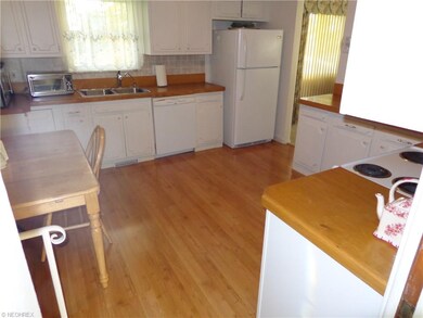 5412 Holly Rd, Bedford, OH 44146 - photo 4