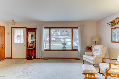 672 Birchwood Ct SE, Lowell, MI 49331 - photo 4