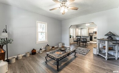 515 4th St, Lincoln, IL 62656 - photo 3