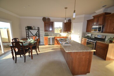 Kitchen & Dining