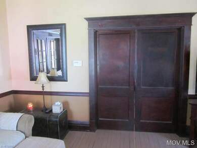 L.R. with pocket doors to D.R.