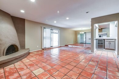 004_Living Room
