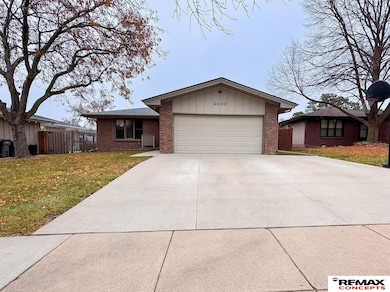 2000 W Mulberry Ct, Lincoln, NE 68522 - photo 2