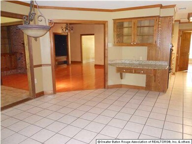 Big breakfast area with serving and display cabine