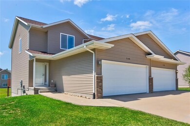 3108 Blackberry Cir SW, Cedar Rapids, IA 52404 - photo 3