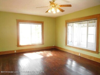 906 Princeton Ave, Lansing, MI 48915 - photo 3